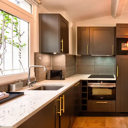 Du Louvre St Honore * Paris