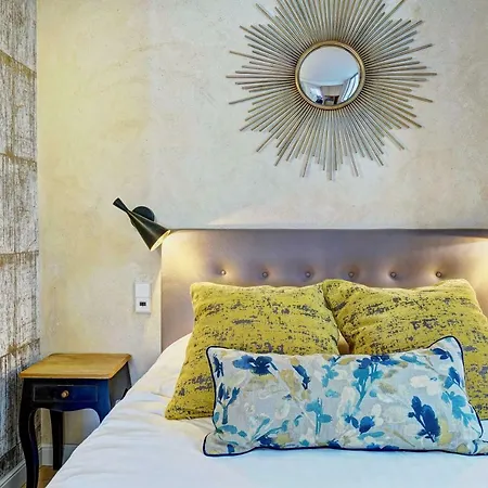 Du Louvre St Honore * Paris