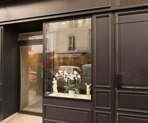 Du Louvre St Honore Paris