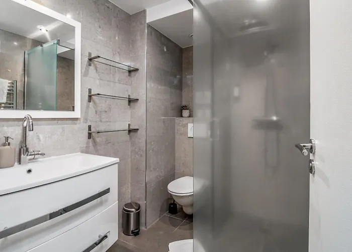 Du Louvre St Honore * Paris