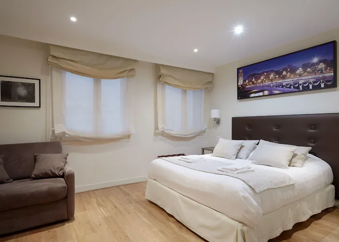 Du Louvre St Honore Paris