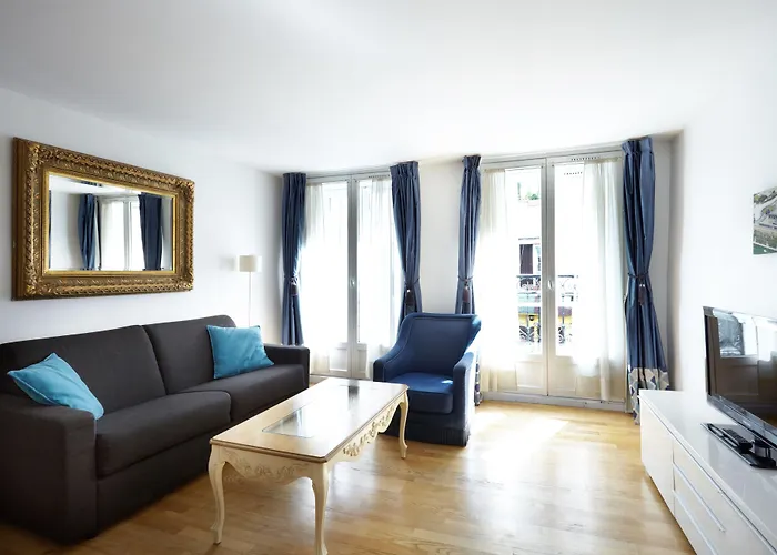 Du Louvre St Honore * Paris