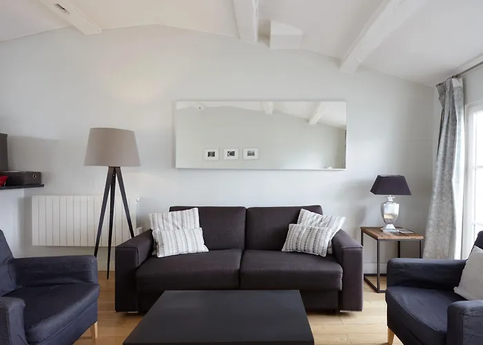 Du Louvre St Honore * Paris