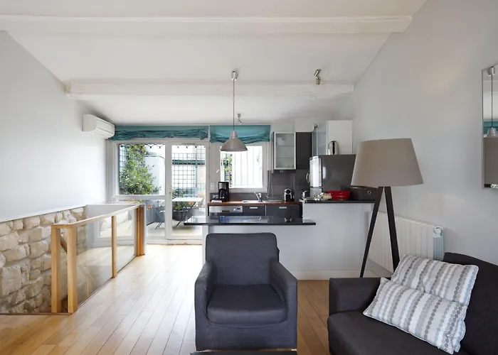 Du Louvre St Honore Daire Paris