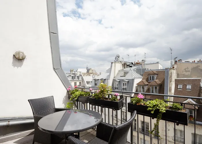 Du Louvre St Honore * Paris