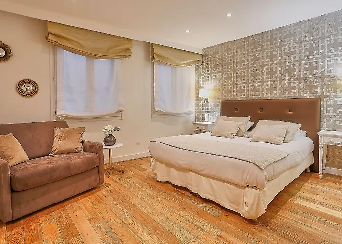 Du Louvre St Honore * Paris