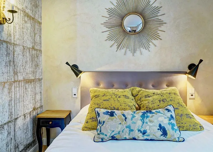 Du Louvre St Honore * Paris