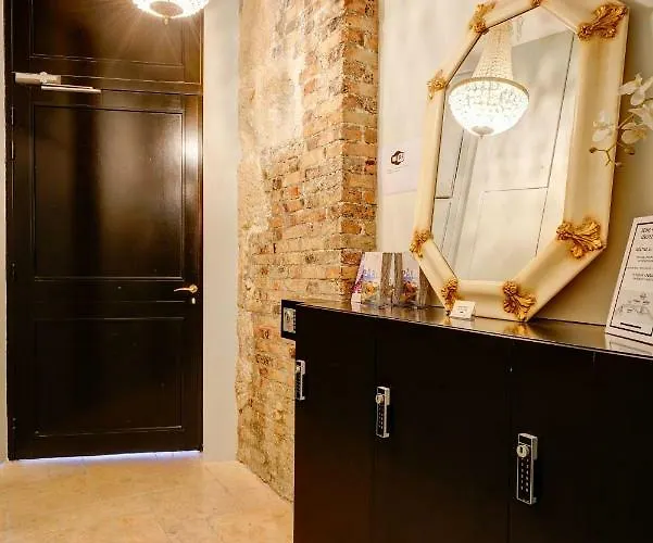 Du Louvre St Honore Daire Paris