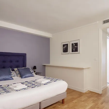 Apartment Du Louvre St Honore