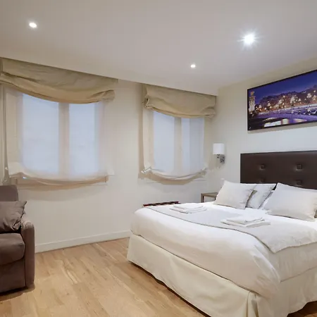 Du Louvre St Honore Paris